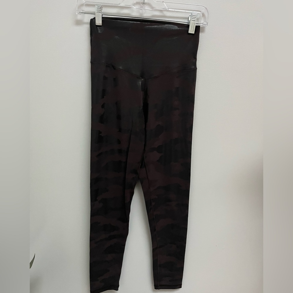 Aerie Offline camo tights. Size M